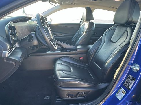 Used 2025 Hyundai Elantra Limited image 4