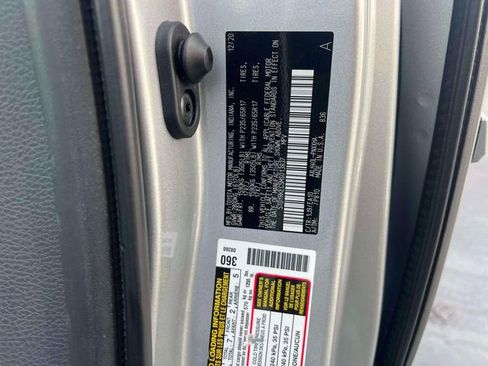 Used 2021 Toyota Sienna XLE FWD image 23