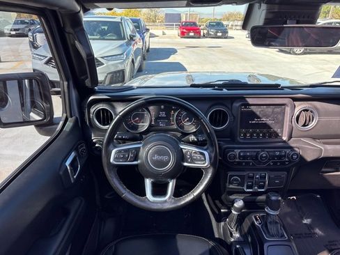 Used 2020 Jeep Wrangler Unlimited Sahara image 21