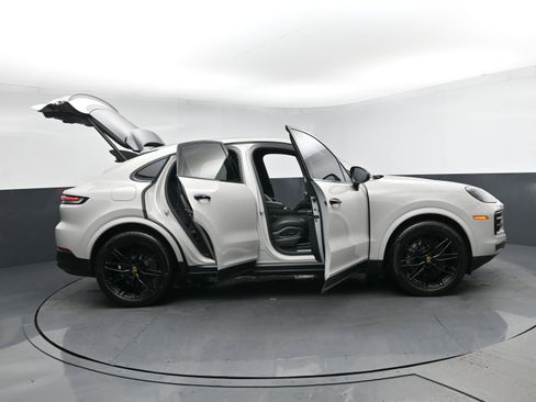 Used 2024 Porsche Cayenne Coupe image 30