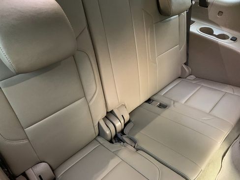 Used 2018 Chevrolet Suburban LT w/ Luxury Package AWD/4WD image 16