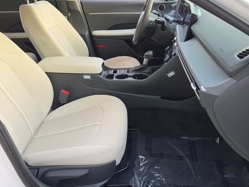 Used 2025 Hyundai Sonata SE FWD image 18