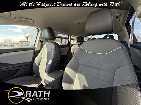 Used 2024 Volkswagen Taos SE image 13