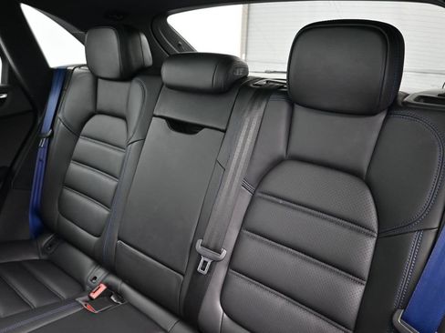 Certified 2022 Porsche Macan S AWD/4WD image 6