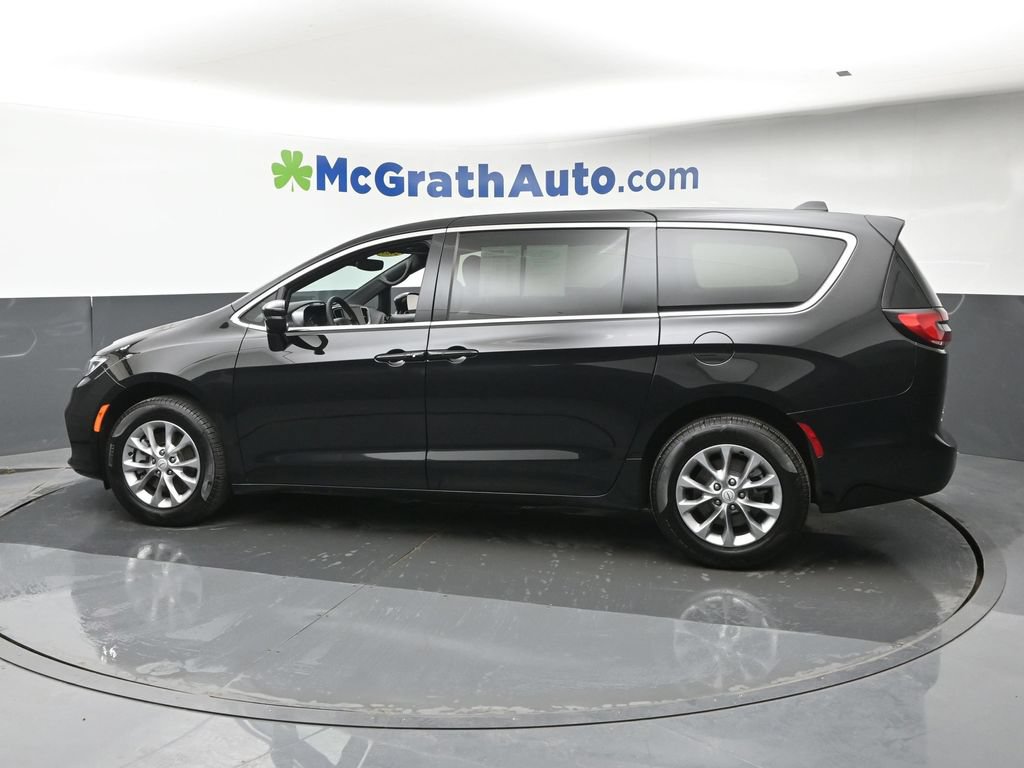 Used 2026 Chrysler Pacifica Limited AWD/4WD image 23