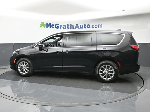 Used 2026 Chrysler Pacifica Limited AWD/4WD image 23