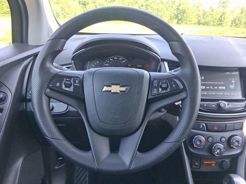 Used 2017 Chevrolet Trax LT AWD/4WD image 21