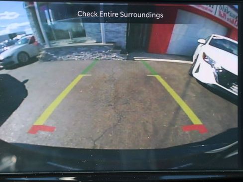 Used 2024 Chrysler Pacifica Touring-L FWD image 40