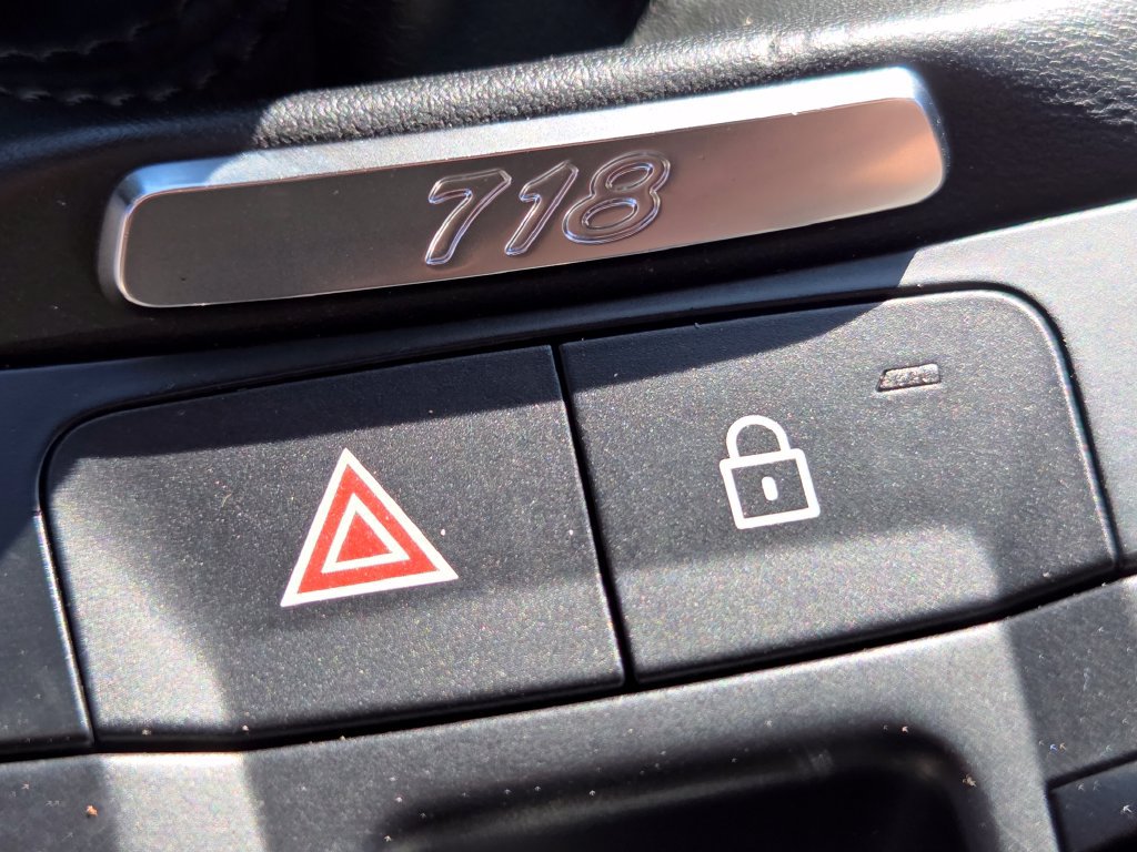 Used 2019 Porsche 718 Boxster RWD image 17