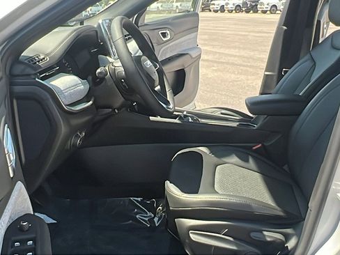New 2025 Jeep Compass Latitude image 15