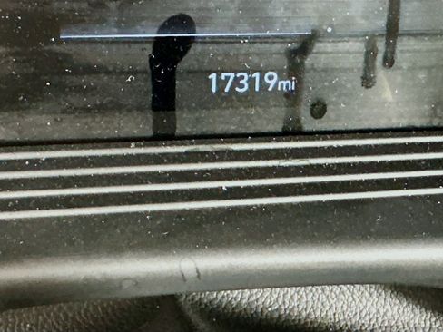 Used 2025 Hyundai Venue SEL image 19