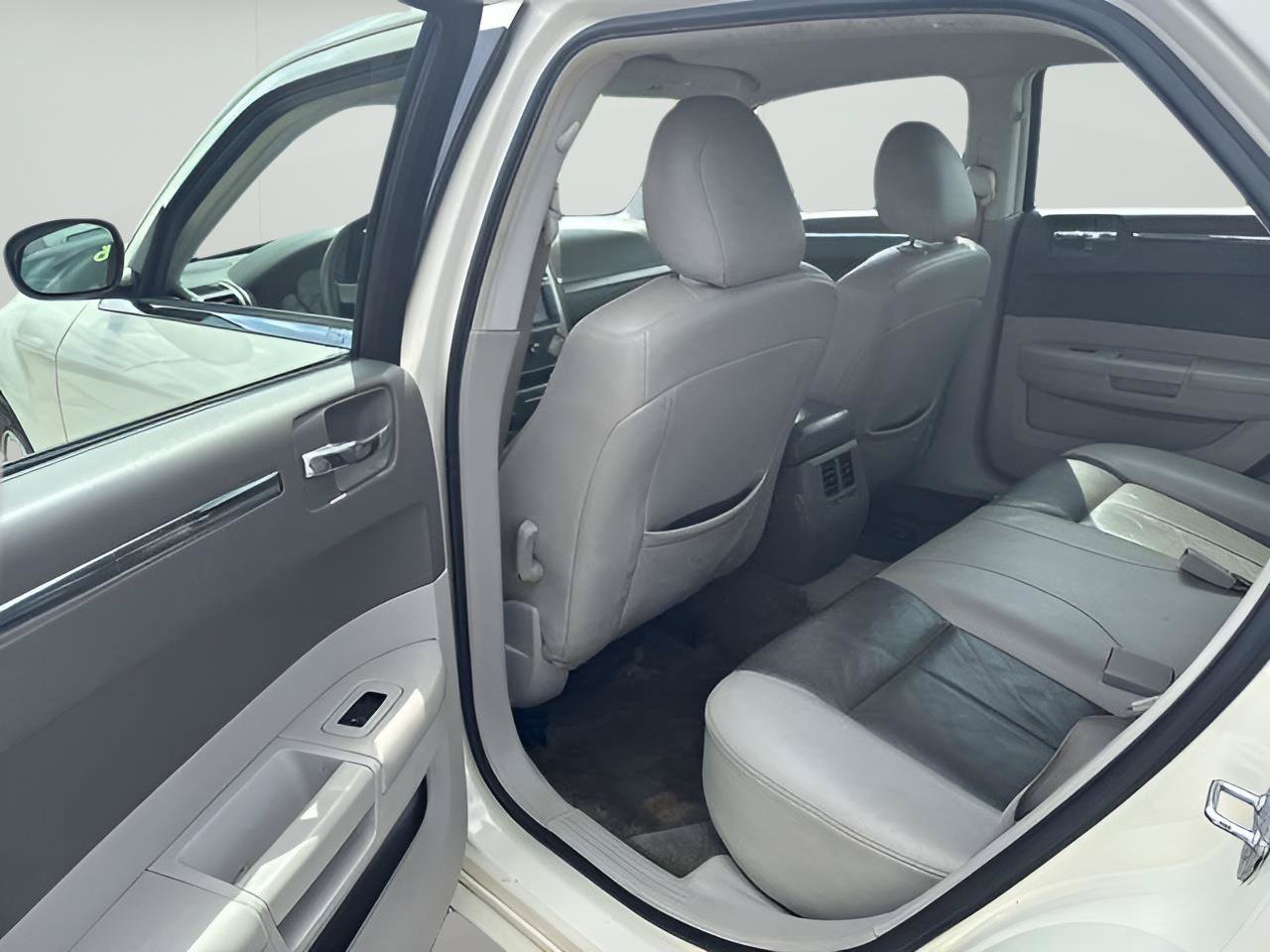 Used 2008 Chrysler 300 Touring RWD image 14