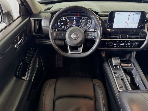 Used 2025 Nissan Pathfinder SL FWD image 21