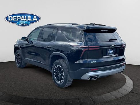 Used 2024 Chevrolet Traverse Z71 image 3