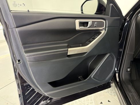 Used 2023 Ford Explorer XLT w/ Equipment Group 202A RWD image 13
