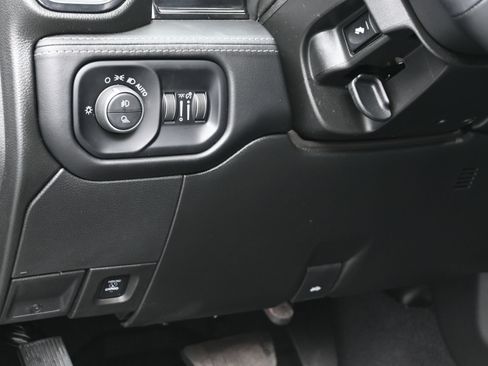 Used 2024 RAM 2500 Limited AWD/4WD image 23