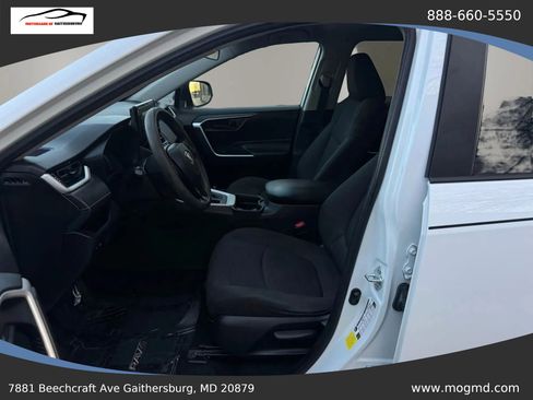 Used 2021 Toyota RAV4 LE image 16