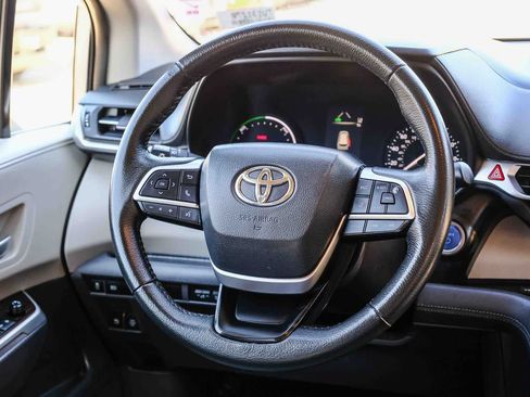 Used 2024 Toyota Sienna XLE FWD image 15