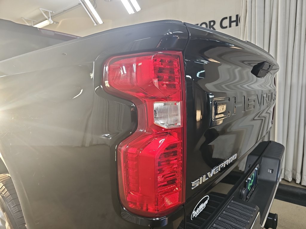 Used 2019 Chevrolet Silverado 1500 LT w/ All-Star Edition AWD/4WD image 39