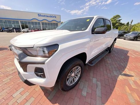 Used 2023 Chevrolet Colorado LT w/ LT Convenience Package II AWD/4WD image 28