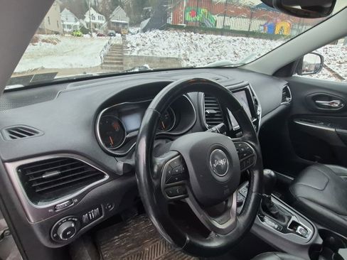 Used 2019 Jeep Cherokee Limited image 10