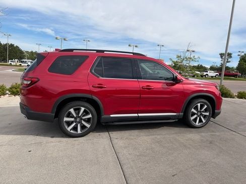 Used 2025 Honda Pilot Touring image 14