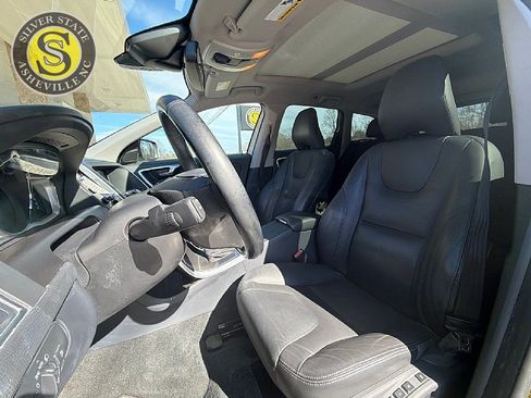 Used 2015 Volvo XC60 T5 Premier image 12