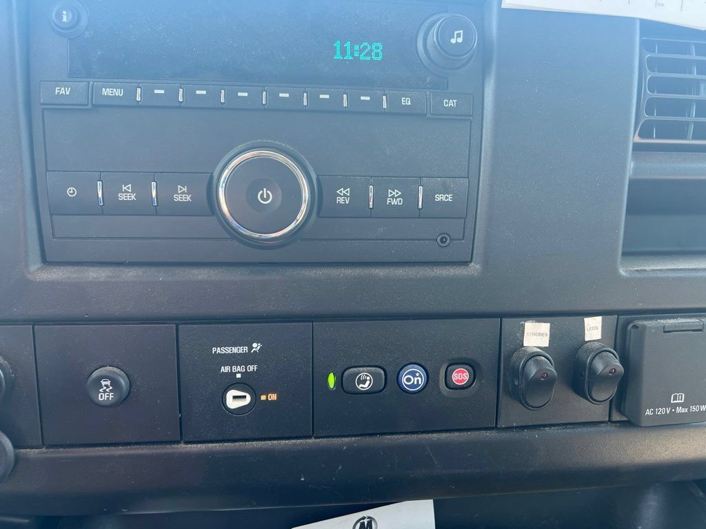 Used 2024 Chevrolet Express 3500 w/ Power Convenience Package RWD image 21