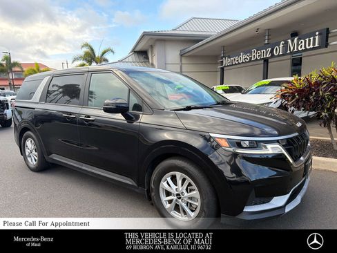 Used 2023 Kia Carnival LX FWD image 1