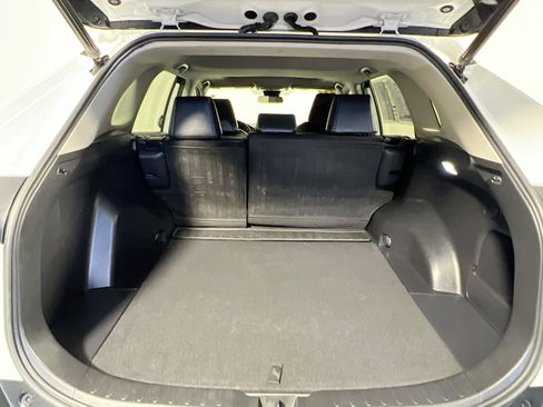 Used 2021 Toyota RAV4 XLE Premium image 34