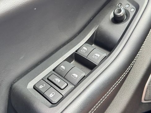 Used 2023 Jeep Grand Cherokee L Limited AWD/4WD image 33