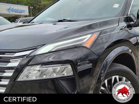 Used 2025 Nissan Rogue Platinum image 11