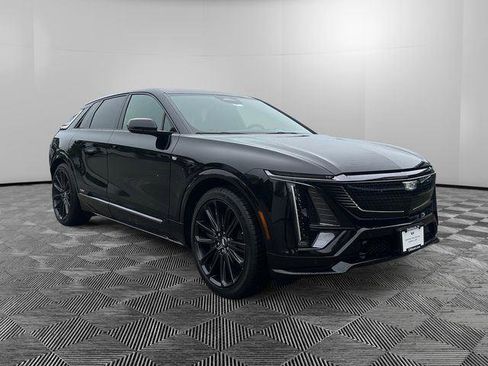New 2026 Cadillac Lyriq V AWD/4WD image 7