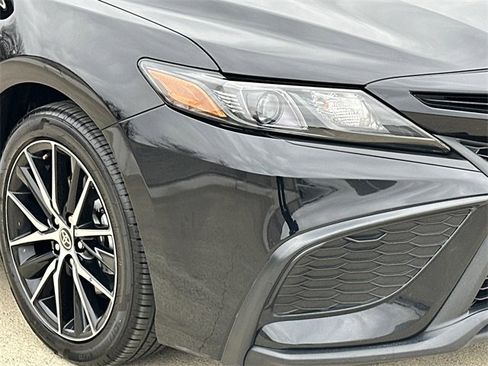 Used 2024 Toyota Camry SE image 8