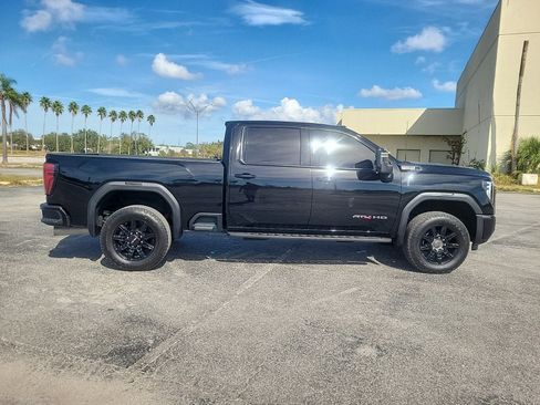 Used 2025 GMC Sierra 2500 AT4 w/ AT4 Premium Plus Package image 5