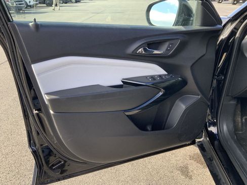 Used 2025 Chevrolet Trax LT image 18