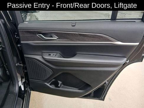 New 2025 Jeep Grand Cherokee L Limited w/ Luxury Tech Group II image 19