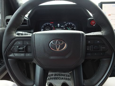 Used 2025 Toyota Tacoma TRD Pro AWD/4WD image 19