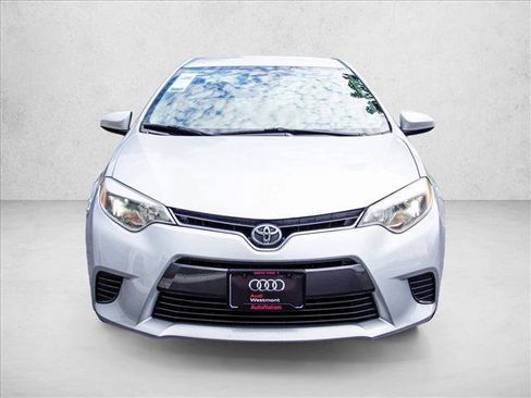 Used 2016 Toyota Corolla LE FWD image 2