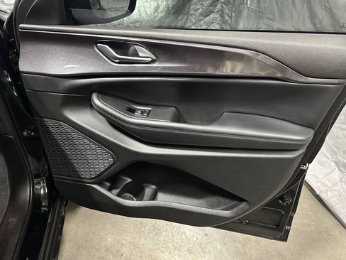 Used 2023 Jeep Grand Cherokee L Laredo AWD/4WD image 7
