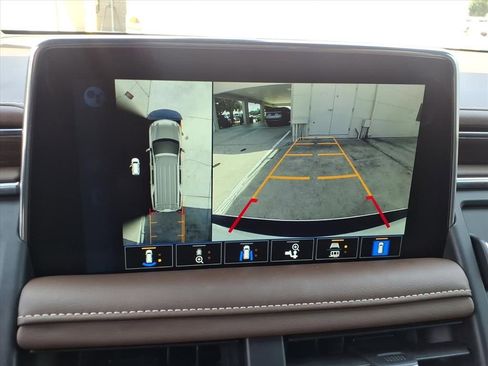 Used 2022 Chevrolet Suburban High Country RWD image 26