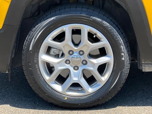 Used 2018 Jeep Renegade Latitude FWD image 30