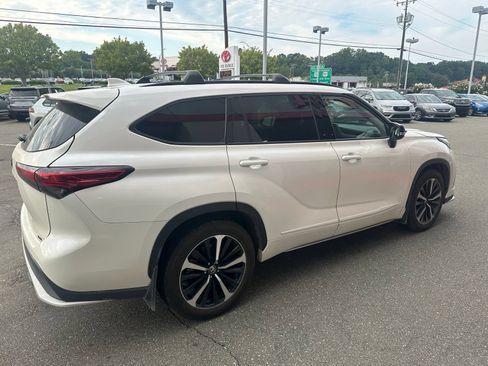 Used 2021 Toyota Highlander XSE FWD image 25