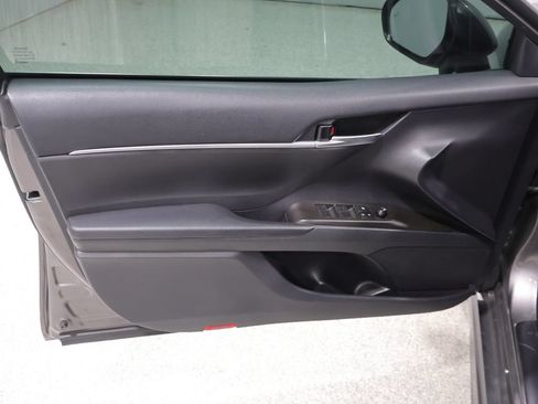 Used 2022 Toyota Camry SE w/ Convenience Package FWD image 12
