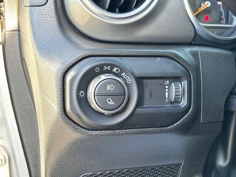 Used 2023 Jeep Gladiator Overland AWD/4WD image 31
