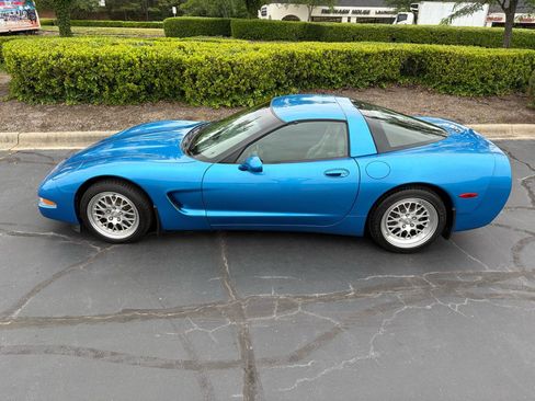 Used 1998 Chevrolet Corvette Coupe RWD image 10