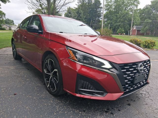 Used 2024 Nissan Altima 2.5 SR FWD image 7