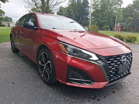 Used 2024 Nissan Altima 2.5 SR FWD image 7