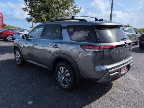 New 2026 Nissan Pathfinder SL FWD image 6