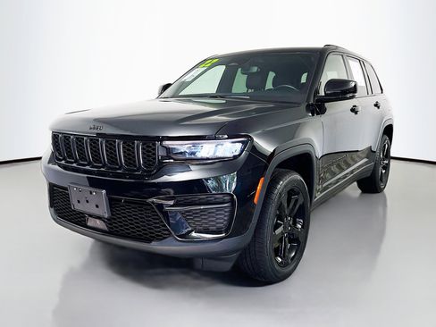 Used 2022 Jeep Grand Cherokee Altitude AWD/4WD image 10